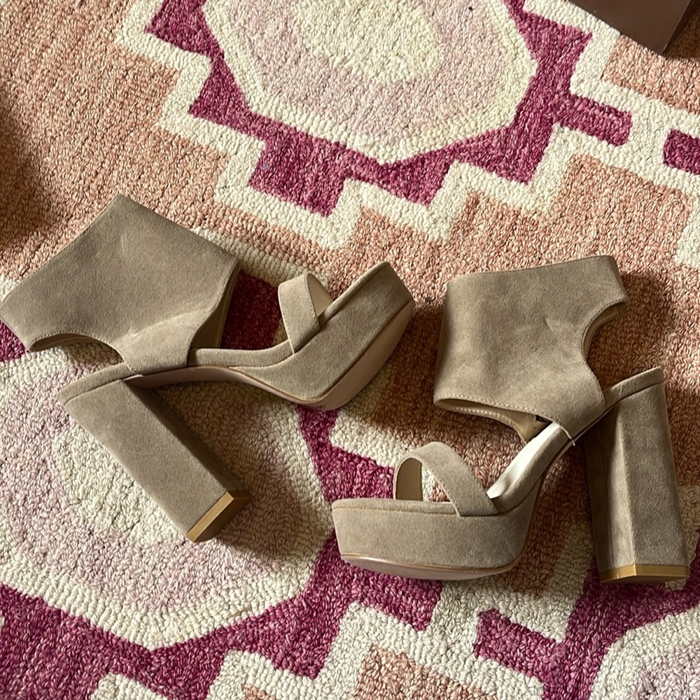 Dark Taupe Heels, Oasis Society Cali brand, Size 7.5, BRAND NEW